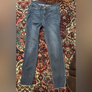 Judy Blue skinny fit, raw hem Jeans in Classic Blue